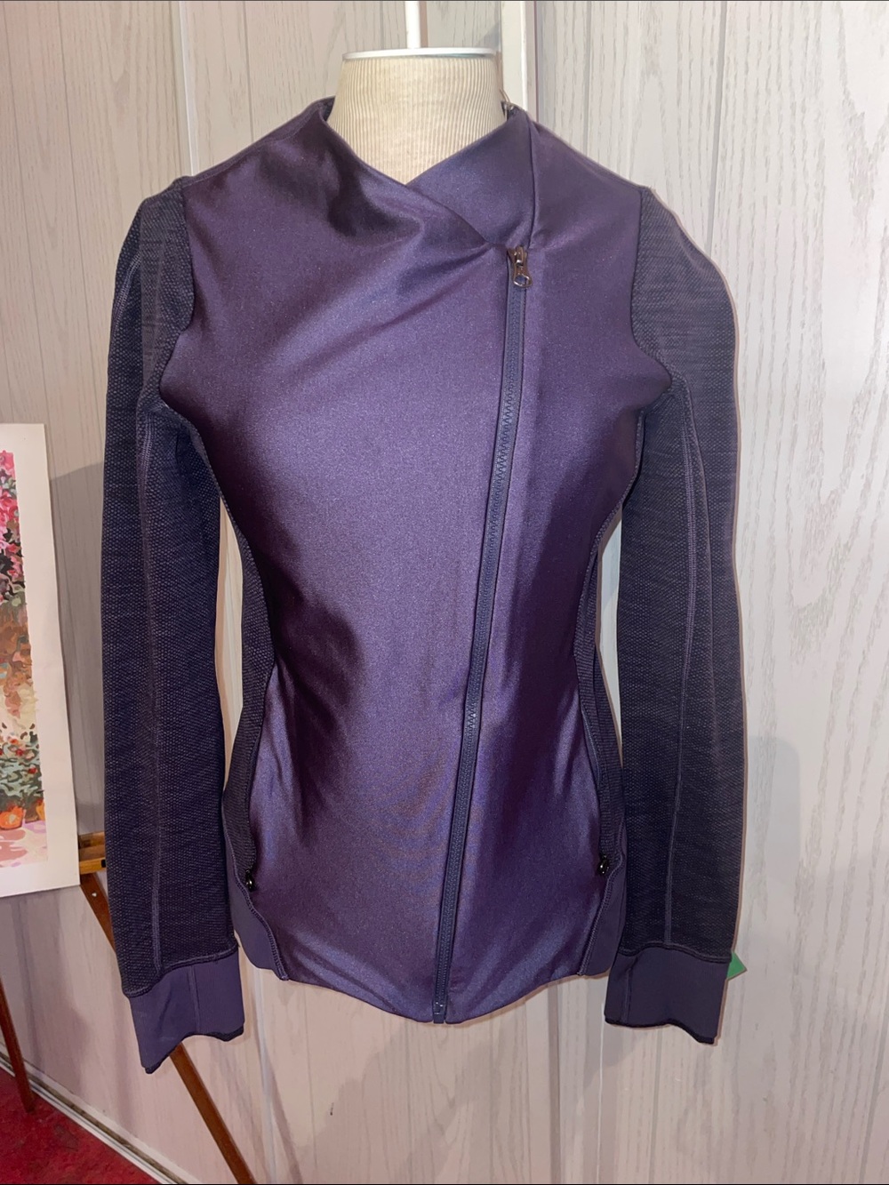 LULULEMON EMERGE RENEWED PURPLE YOGA ZIP JACKET SZ 8